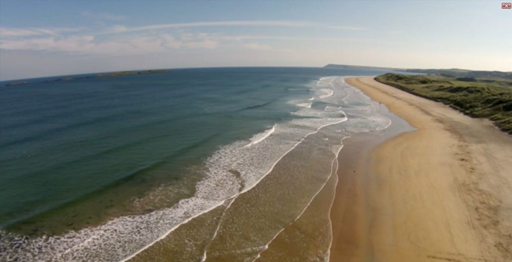 Portrush Adelphi 호텔 외부 사진 Aerial view of the beach