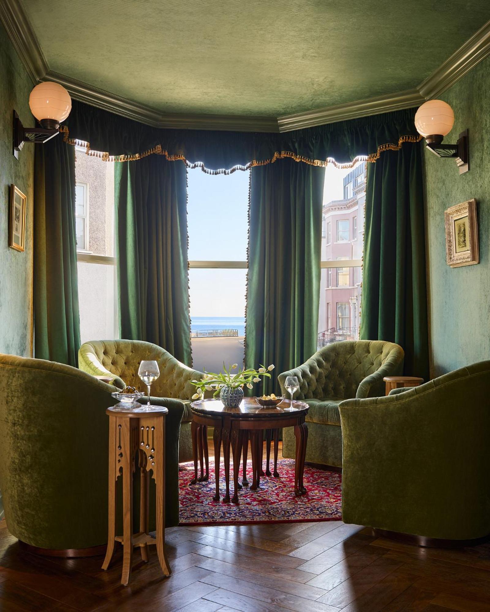 Portrush Adelphi 호텔 외부 사진