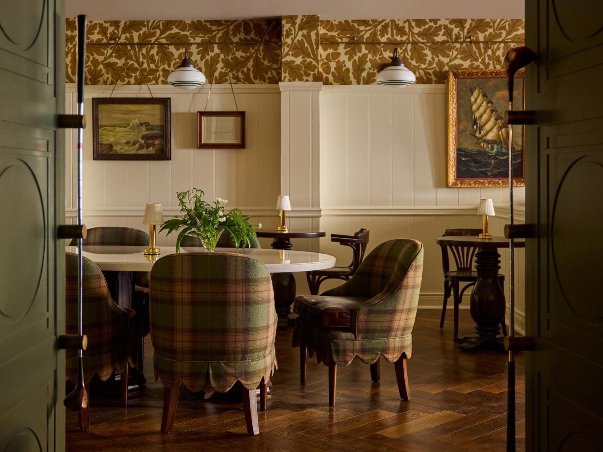 Portrush Adelphi 호텔 외부 사진
