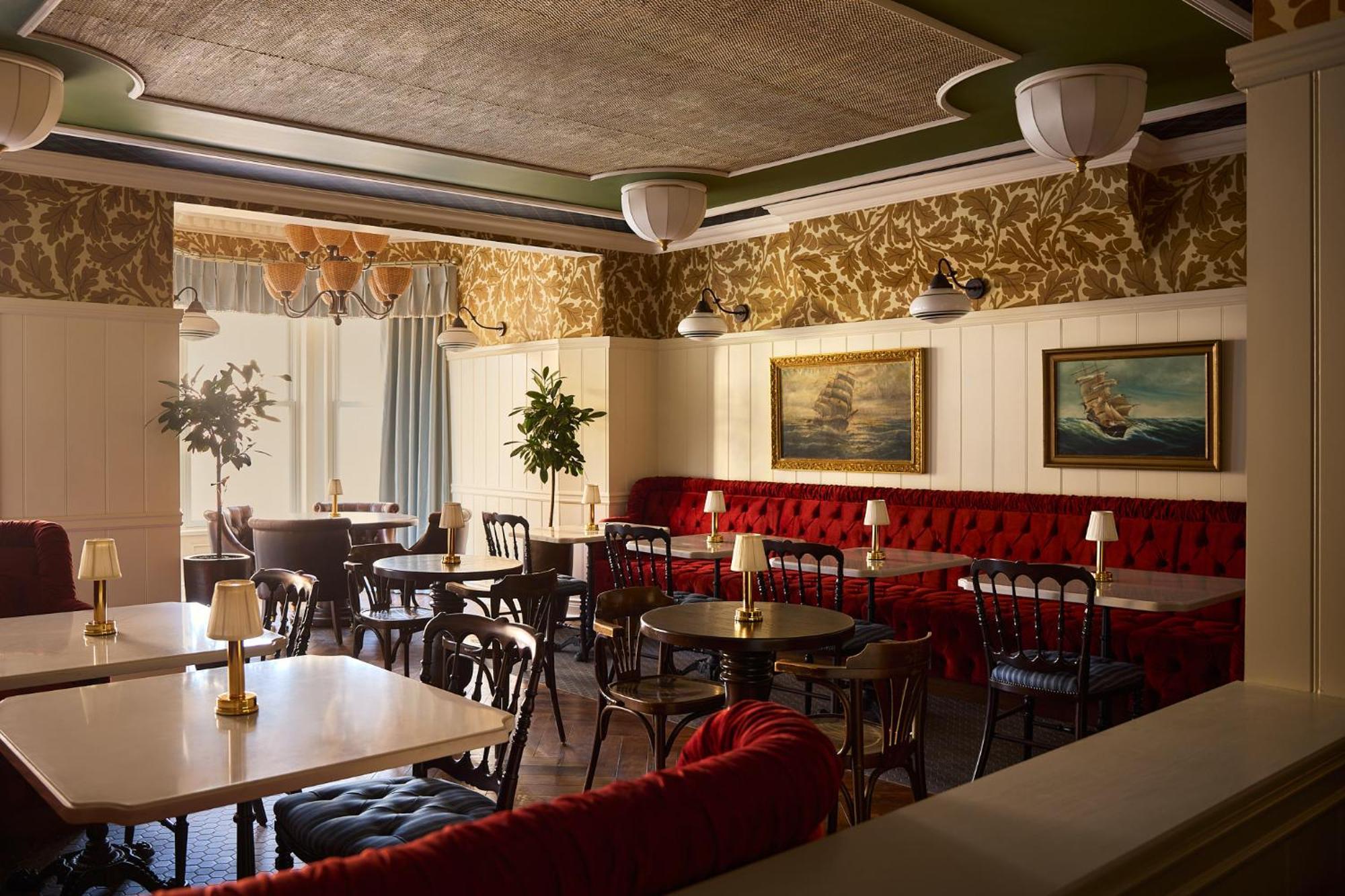 Portrush Adelphi 호텔 외부 사진