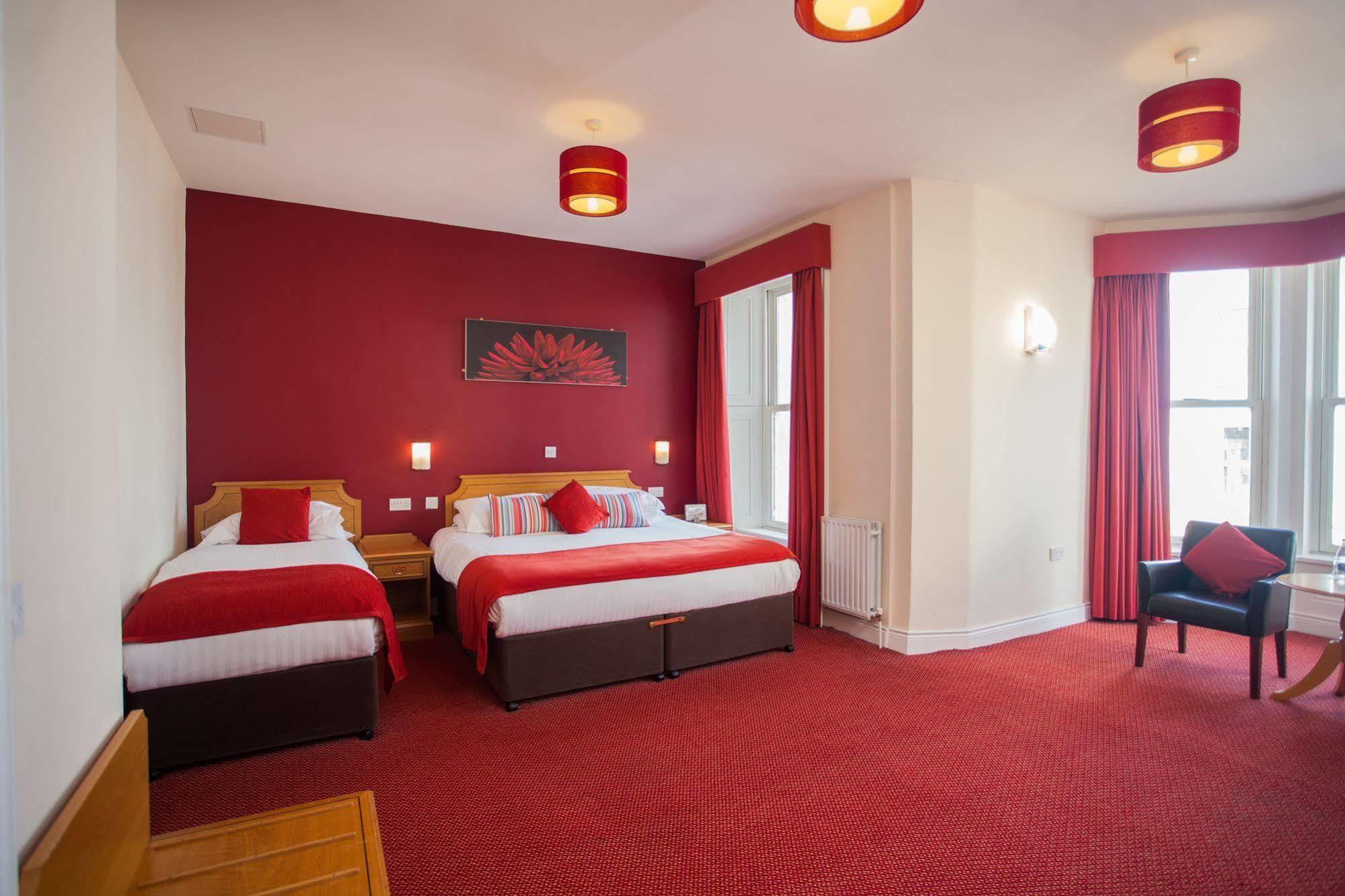 Portrush Adelphi 호텔 외부 사진 A room at the hotel